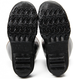 橡胶制成的劳保鞋鞋底的优点